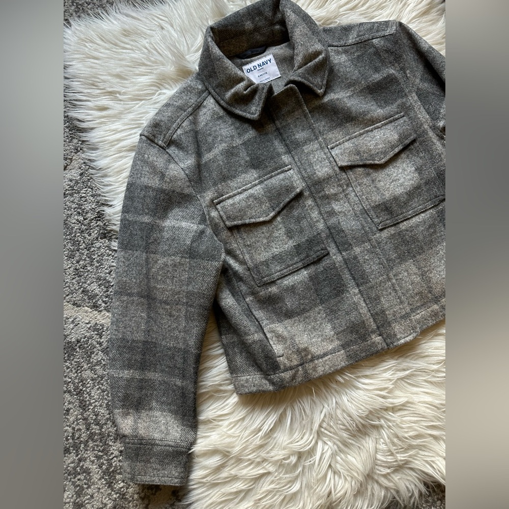 Old Navy plaid shacket - Picture 3 of 7